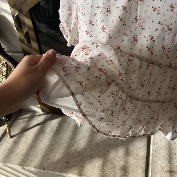 Fully Lined Flowy Floral Blouse - Picture 4 of 8